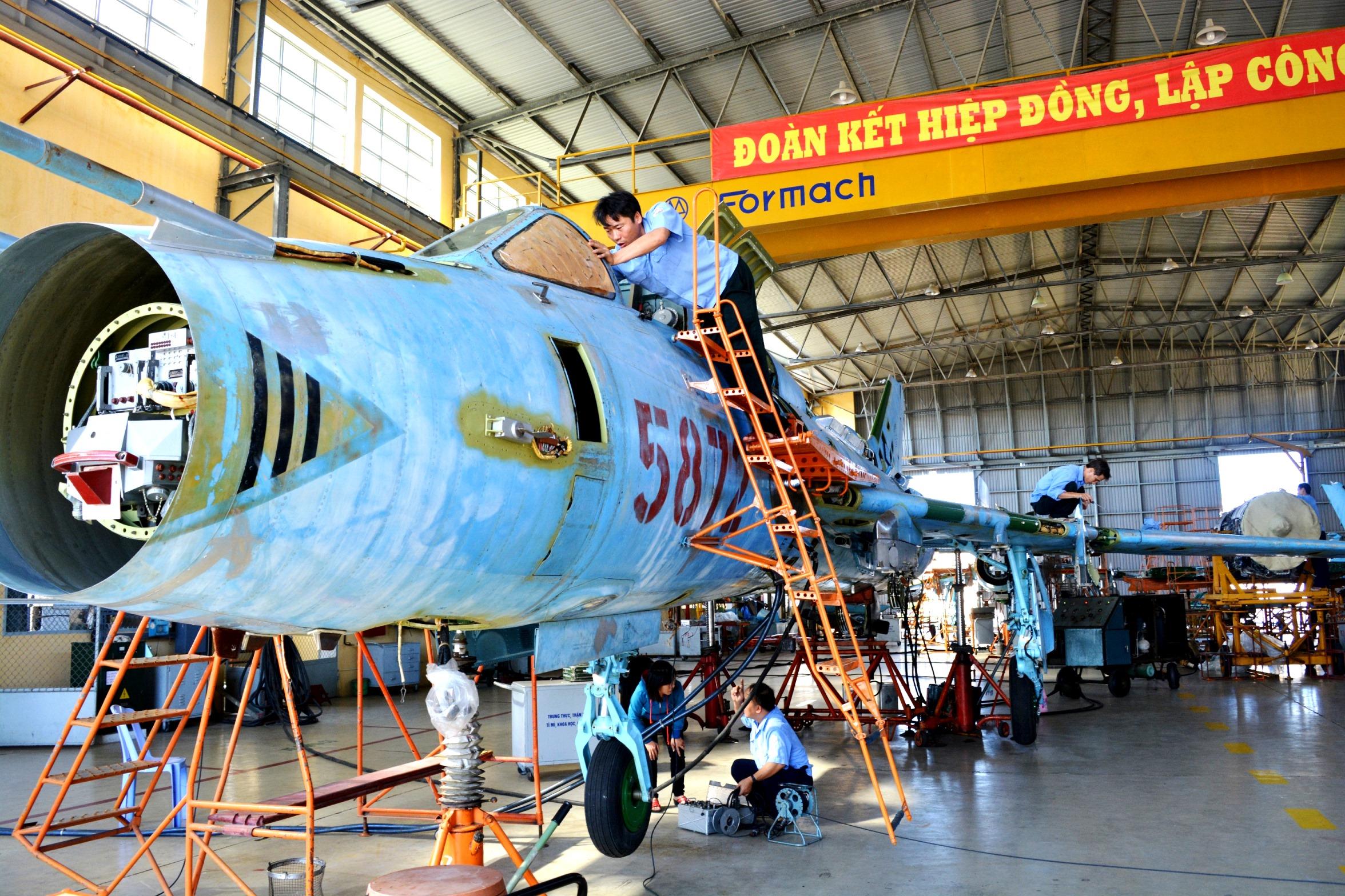 Bài 2: Tập trung giải quyết “khâu căng, việc khó”